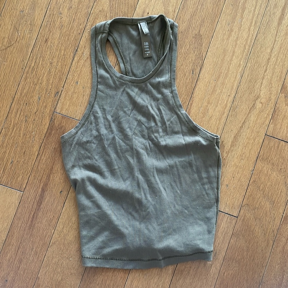 Skims mock neck in army